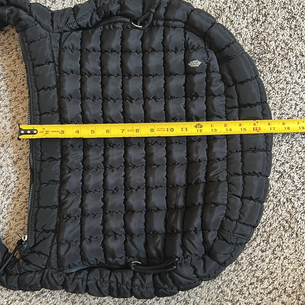 EUC like new FP Movement Quilted Carry All Bag. Color is Black.
17x20 - Picture 7 of 7